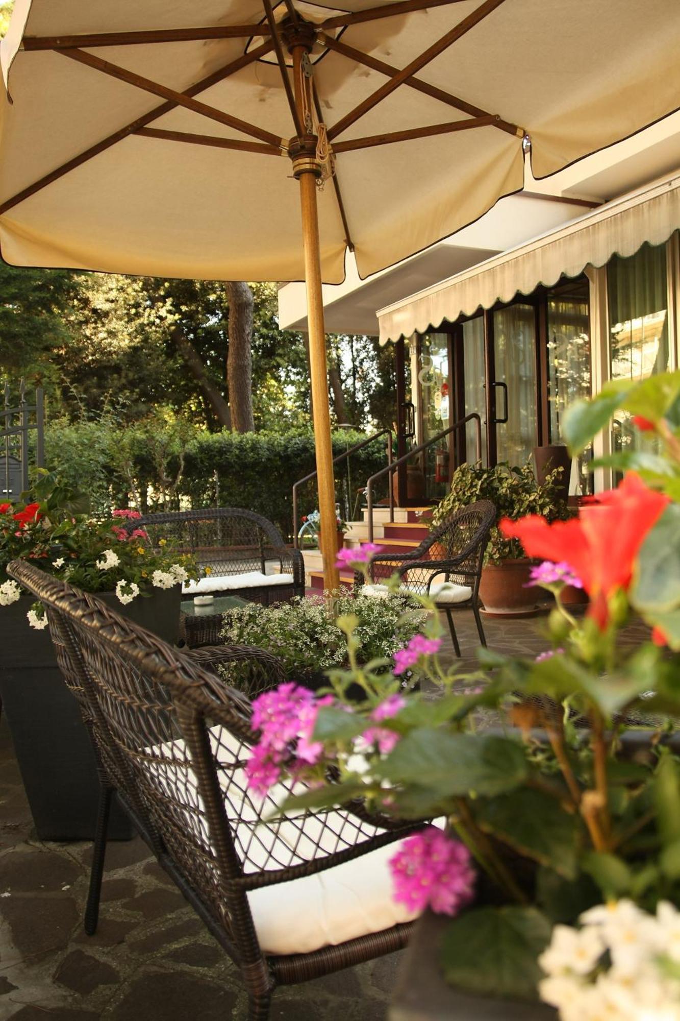 Hotel Santiago ميلانو ماريتيما المظهر الخارجي الصورة
