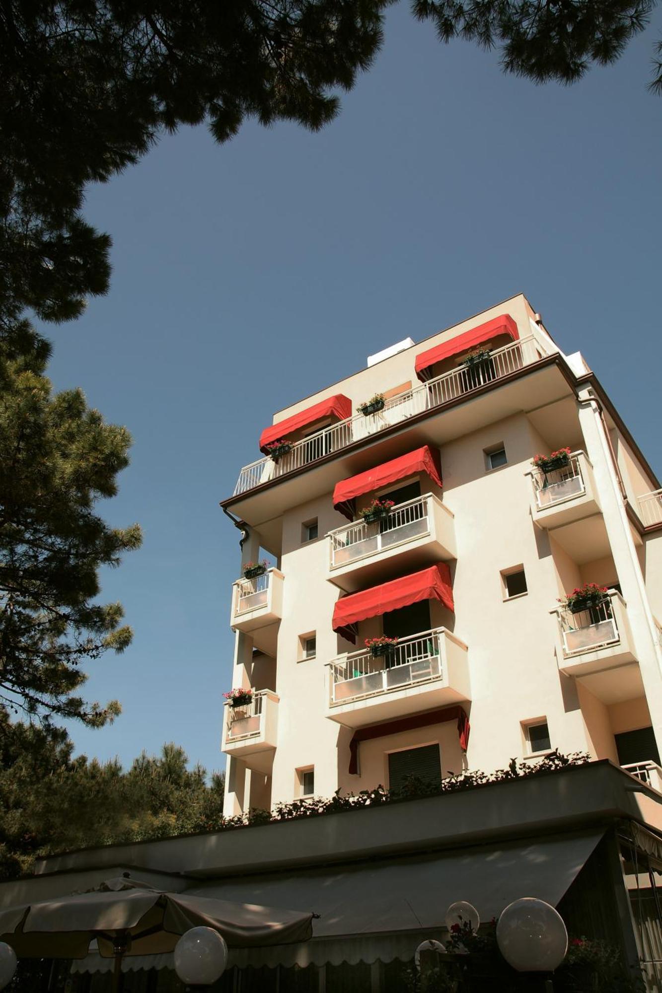 Hotel Santiago ميلانو ماريتيما المظهر الخارجي الصورة